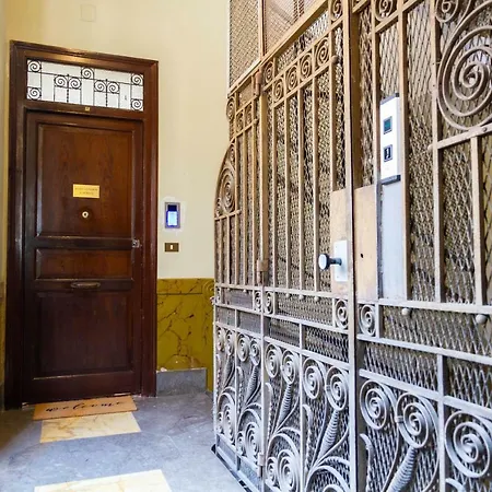Palazzo Caltagirone باليرمو